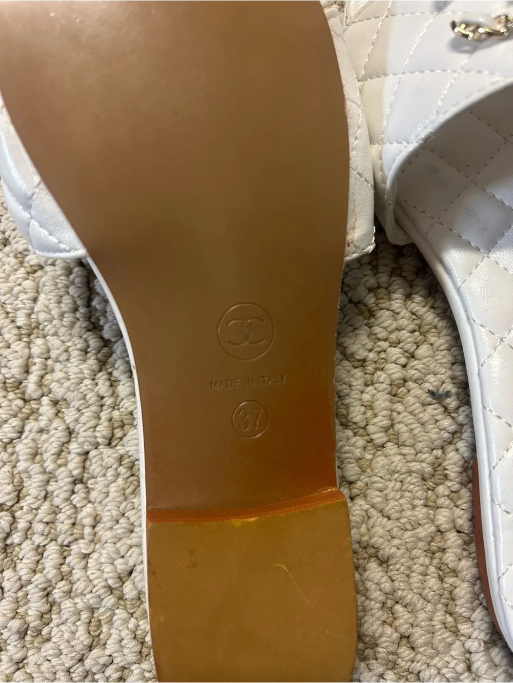 CHANEL White Quilted Slide Sandals with Gold CC Chain Emblem